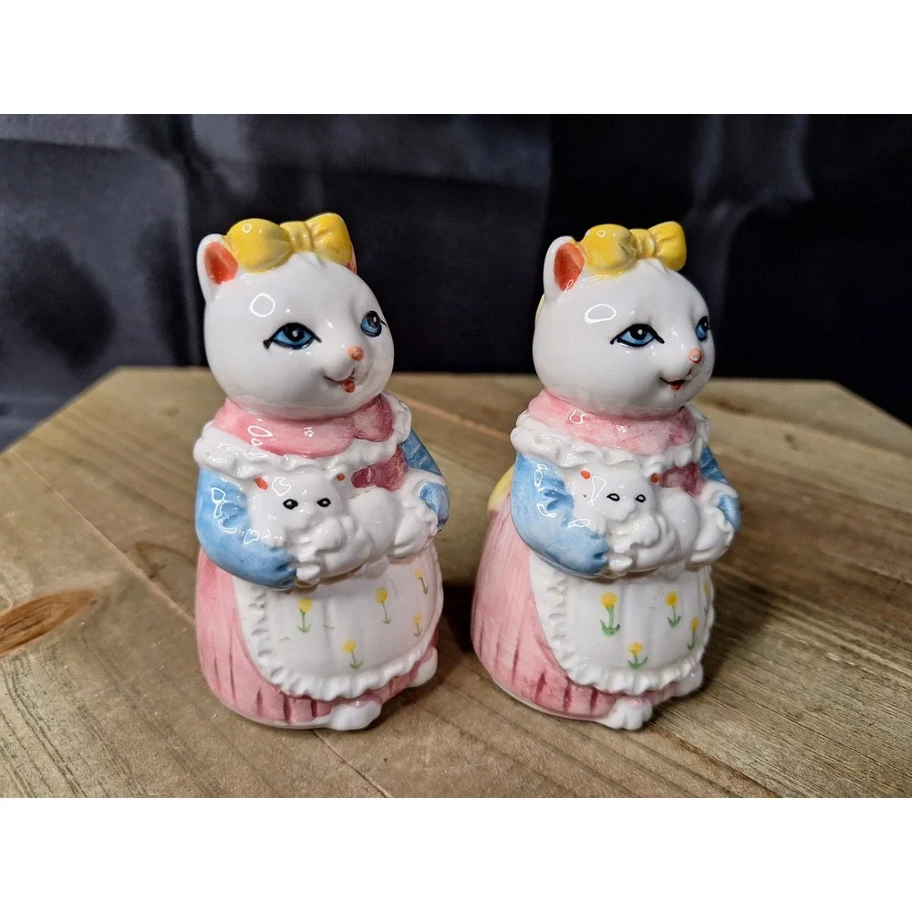 Vintage Anthropomorphic Cat Mother and Kitten Ceramic Salt and Pepper Shaker Set